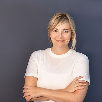 Portraitfoto von Carina Weiss von Weiss Präzisionstechnik